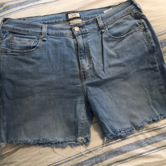 Levi's Pants - Jean shorts Levi